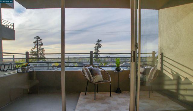 5340 Broadway Terrace 203, Oakland, CA 94618