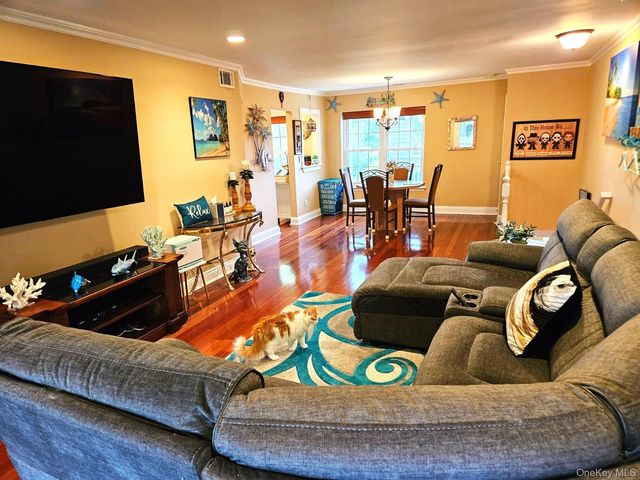655 Middle Country Road 2H2, Coram, NY 11727