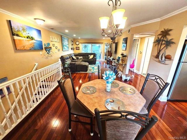 655 Middle Country Road 2H2, Coram, NY 11727