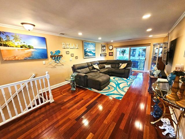 655 Middle Country Road 2H2, Coram, NY 11727