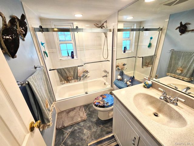 655 Middle Country Road 2H2, Coram, NY 11727