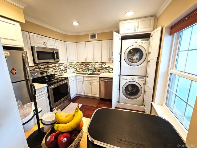 655 Middle Country Road 2H2, Coram, NY 11727