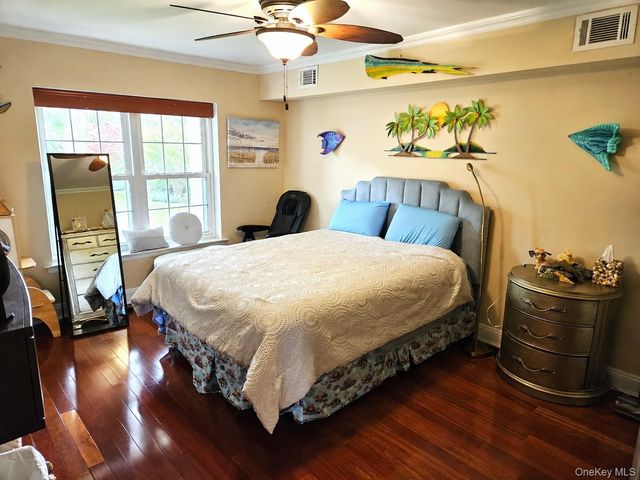 655 Middle Country Road 2H2, Coram, NY 11727