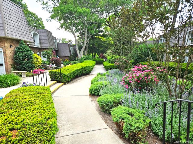 655 Middle Country Road 2H2, Coram, NY 11727