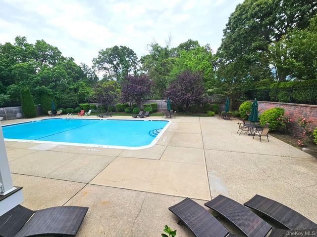 655 Middle Country Road 2H2, Coram, NY 11727