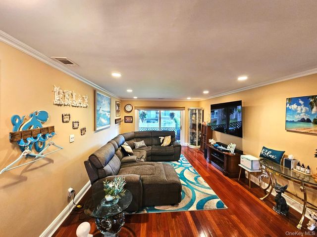 655 Middle Country Road 2H2, Coram, NY 11727