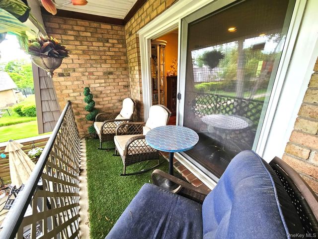 655 Middle Country Road 2H2, Coram, NY 11727