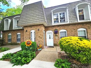655 Middle Country Road 2H2, Coram, NY 11727