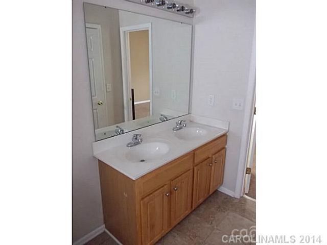 1426 Peach Park Lane, Charlotte, NC 28216