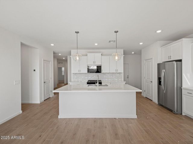 15922 W COTTONTAIL Lane, Surprise, AZ 85387