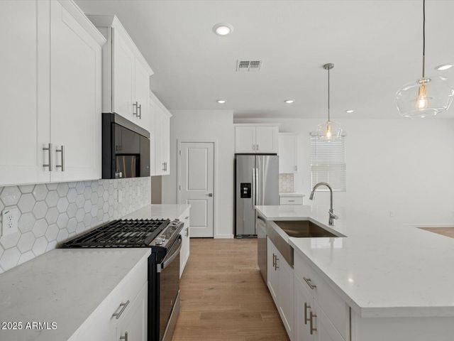 15922 W COTTONTAIL Lane, Surprise, AZ 85387