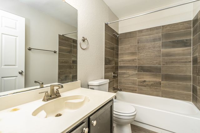 152 High Pointe Lane, Cedar Hill, TX 75104