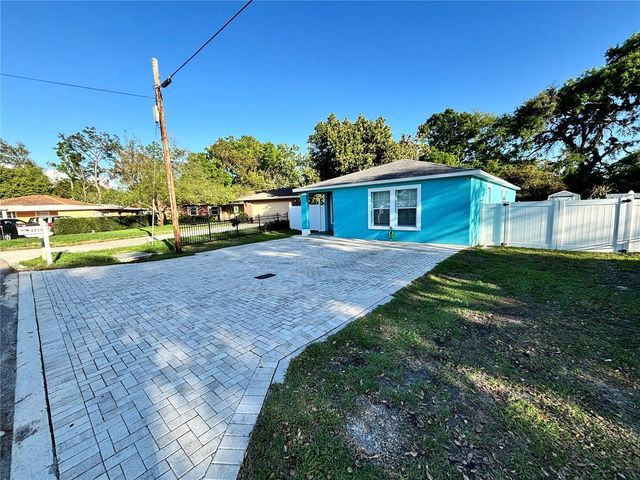 2715 BEL AIRE CIRCLE, Tampa, FL 33614