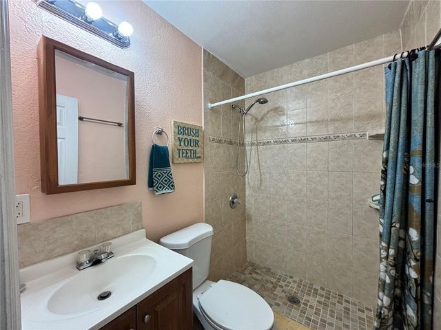 2715 BEL AIRE CIRCLE, Tampa, FL 33614