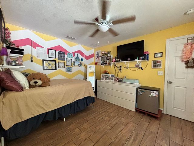 2715 BEL AIRE CIRCLE, Tampa, FL 33614