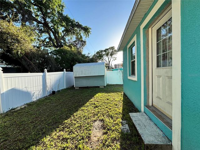 2715 BEL AIRE CIRCLE, Tampa, FL 33614