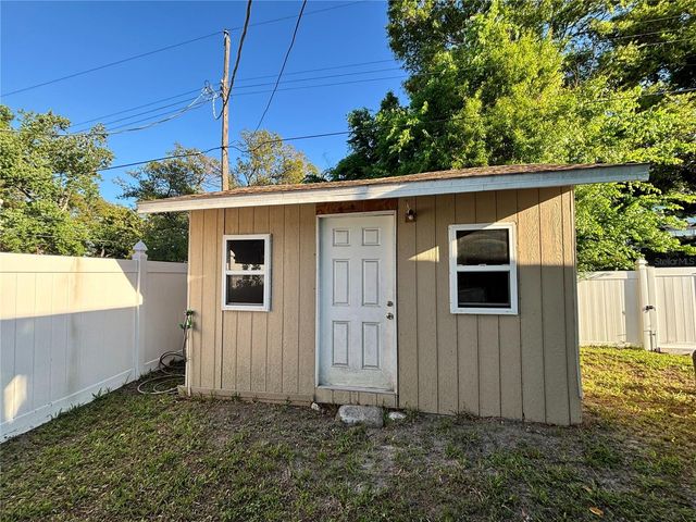 2715 BEL AIRE CIRCLE, Tampa, FL 33614