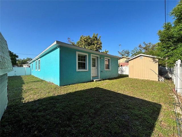 2715 BEL AIRE CIRCLE, Tampa, FL 33614