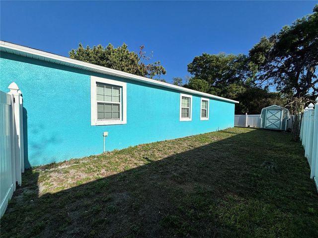 2715 BEL AIRE CIRCLE, Tampa, FL 33614