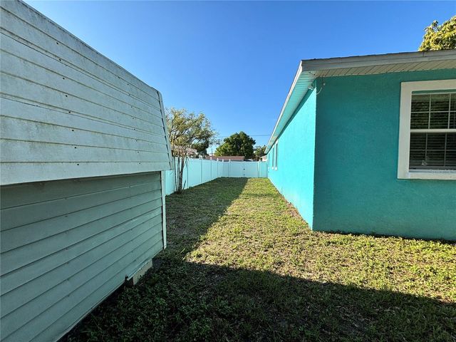 2715 BEL AIRE CIRCLE, Tampa, FL 33614