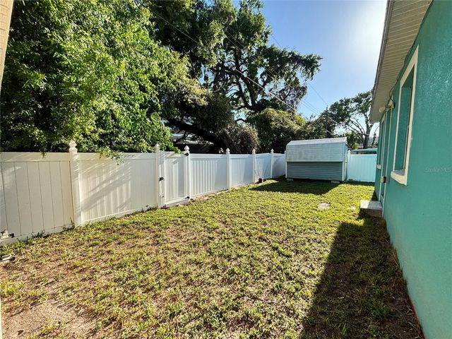 2715 BEL AIRE CIRCLE, Tampa, FL 33614