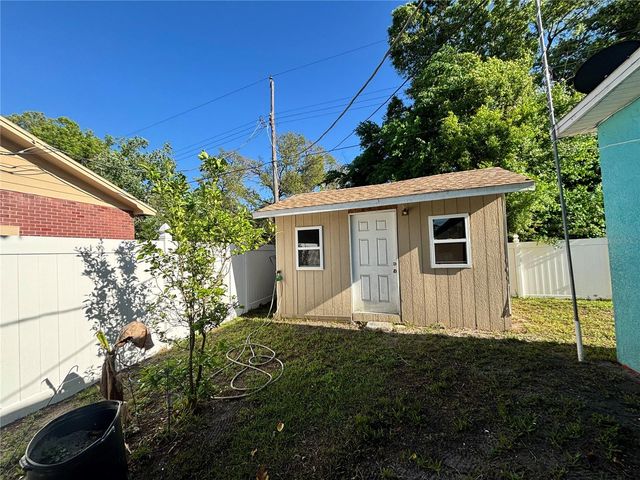 2715 BEL AIRE CIRCLE, Tampa, FL 33614