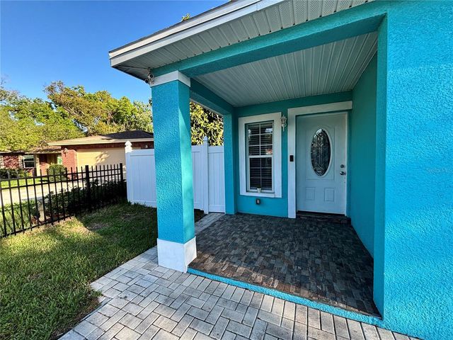 2715 BEL AIRE CIRCLE, Tampa, FL 33614