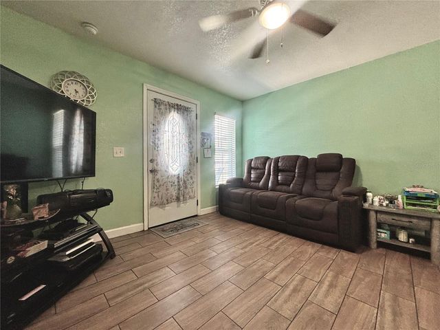 2715 BEL AIRE CIRCLE, Tampa, FL 33614