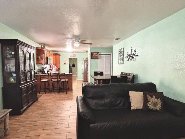 2715 BEL AIRE CIRCLE, Tampa, FL 33614