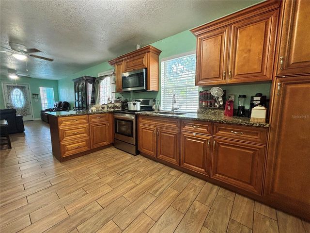 2715 BEL AIRE CIRCLE, Tampa, FL 33614