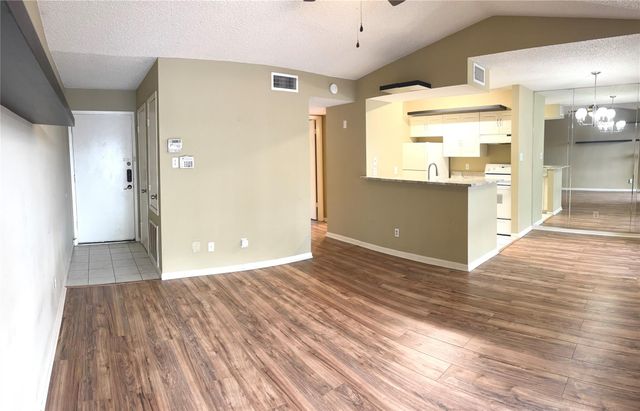 17331 Red Oak Drive 26, Houston, TX 77090