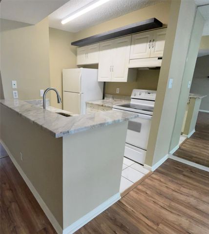 17331 Red Oak Drive 26, Houston, TX 77090