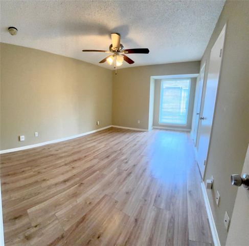 17331 Red Oak Drive 26, Houston, TX 77090