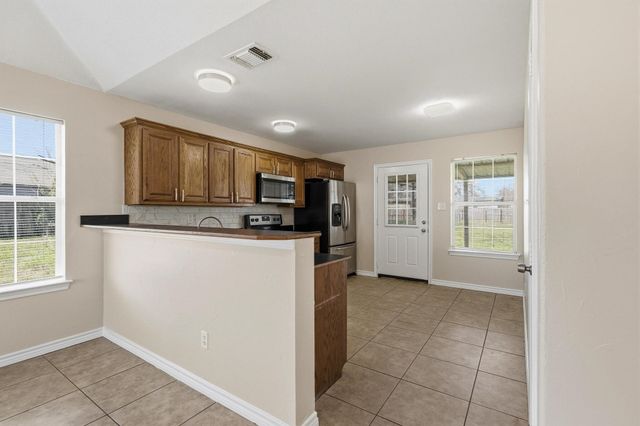 713 W Bond Street, Denison, TX 75020