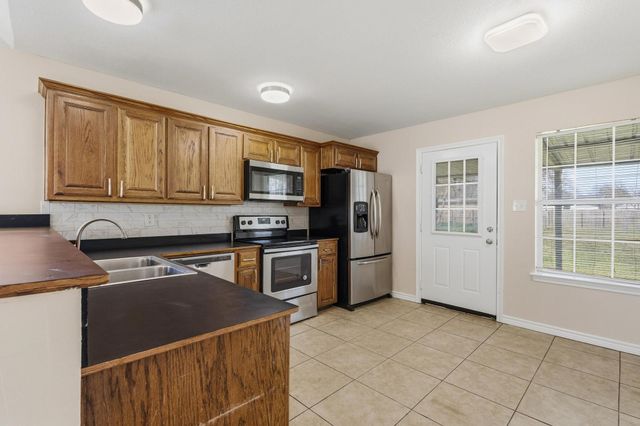 713 W Bond Street, Denison, TX 75020