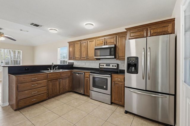 713 W Bond Street, Denison, TX 75020