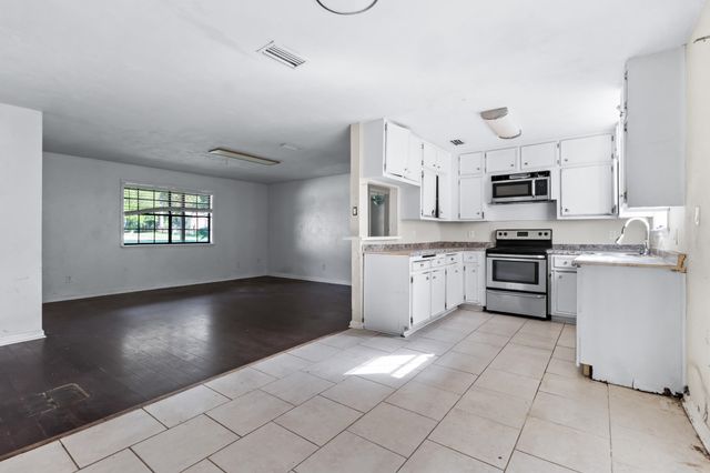 2145 Portsmouth Circle, Tallahassee, FL 32301