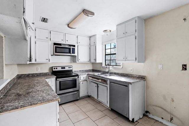 2145 Portsmouth Circle, Tallahassee, FL 32301