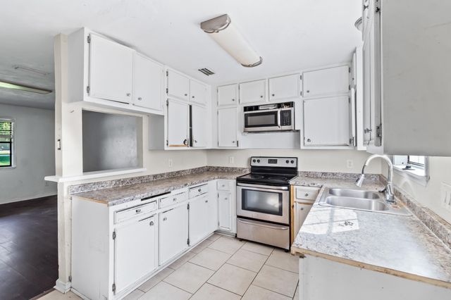 2145 Portsmouth Circle, Tallahassee, FL 32301