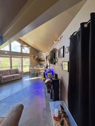 6 Creekwood Trail, Bowie, TX 76230