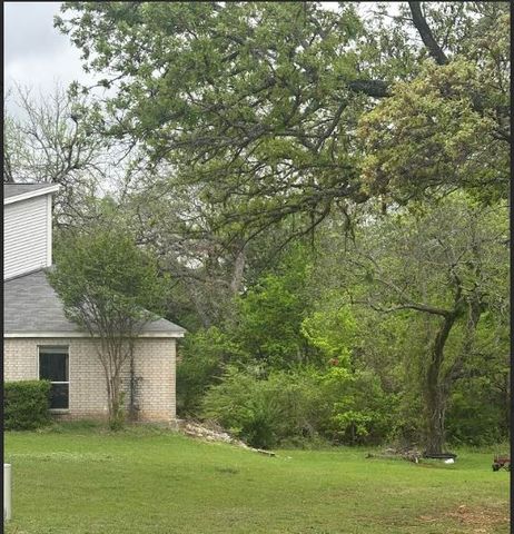 6 Creekwood Trail, Bowie, TX 76230