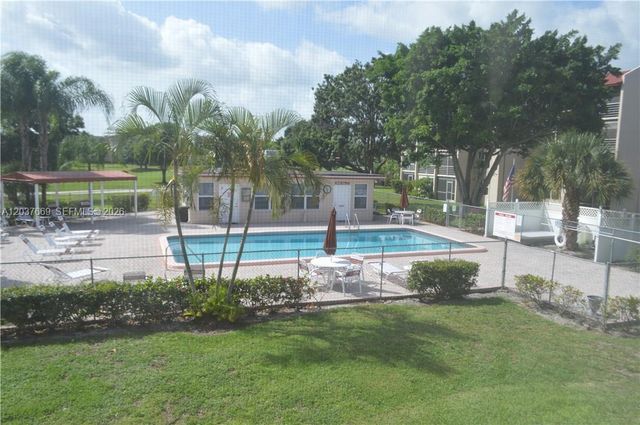 9441 Evergreen Place 206, Davie, FL 33324