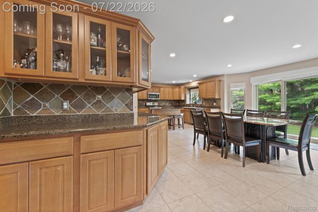 55513 Caesars Drive, Shelby Charter Township, MI 48315