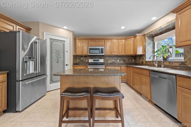 55513 Caesars Drive, Shelby Charter Township, MI 48315