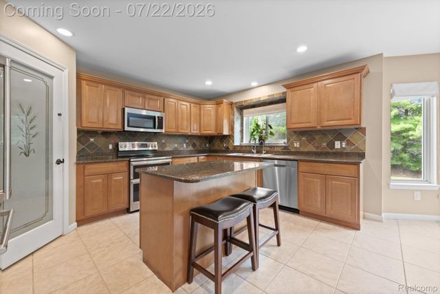 55513 Caesars Drive, Shelby Charter Township, MI 48315