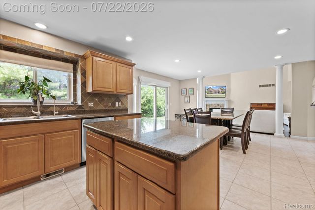 55513 Caesars Drive, Shelby Charter Township, MI 48315
