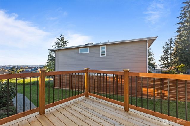 1817 58th Street NE, Tacoma, WA 98422
