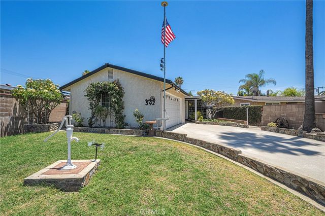 542 N Louise Avenue, Azusa, CA 91702