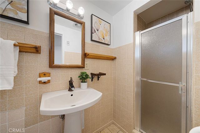 542 N Louise Avenue, Azusa, CA 91702