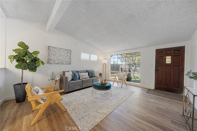 542 N Louise Avenue, Azusa, CA 91702